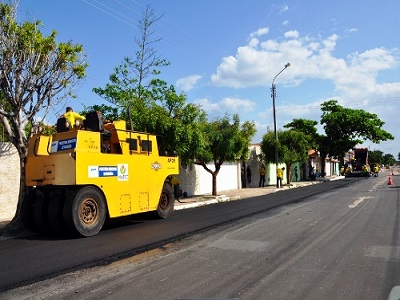 Asfalto chega a Avenida Álvaro Mendes