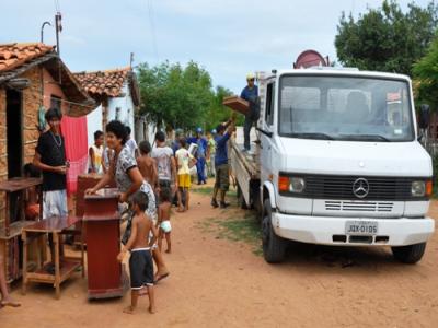 Famílias são removidas da área de risco no São Vicente de Paula