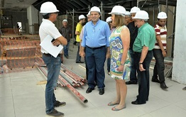 Comitiva visita as obras do Parnaíba Shopping