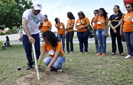 Alunos do PRONATEC executam projeto de plantio de mudas de árvores