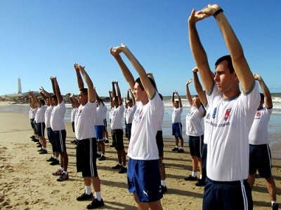 Aspirantes a Guarda Civil de Parnaíba fazem treinamento na praia da Pedra do Sal