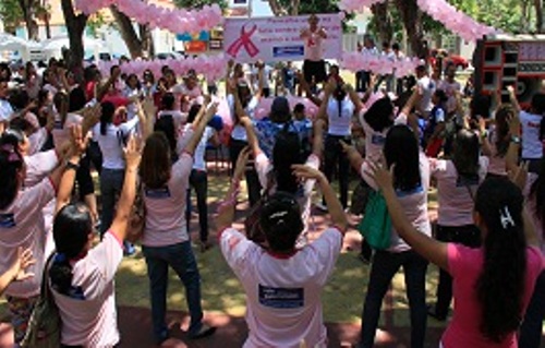 Outubro Rosa é comemorado em Parnaíba com evento em praça pública