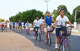 Estudantes participam de passeio ciclístico da campanha “Juventude em Família”