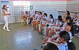 Adolescentes do Menina Moça recebem orientação sobre Saúde e sexualidade