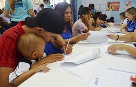 Famílias da área de risco assinam contrato do Programa Minha Casa, Minha Vida