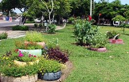 Praças públicas de Parnaíba recebem serviços de limpeza e manutenção