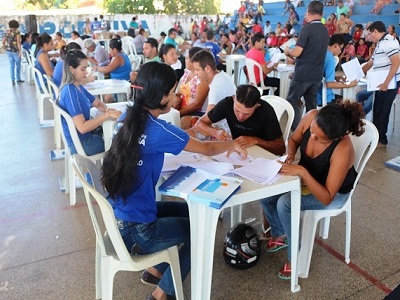 Beneficiários assinam de contratos de unidades habitacionais do Minha Casa Minha Vida em Parnaíba