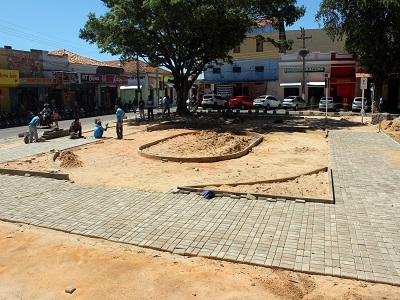 Obras prosseguem na Praça Coronel Jonas, no centro de Parnaíba