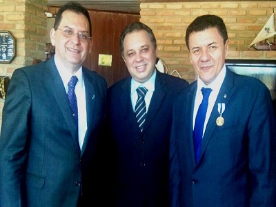 Prefeito Florentino Neto condecora Presidente da Associação de Juízes Federais