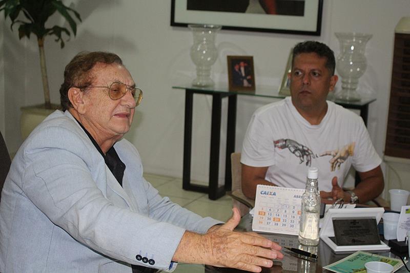 Prefeito Mão Santa convoca reunião de emergência para tratar de ressaca que atingiu a Pedra do Sal Prefeito Mão Santa convoca reunião de emergência para tratar de ressaca que atingiu a Pedra do Sal