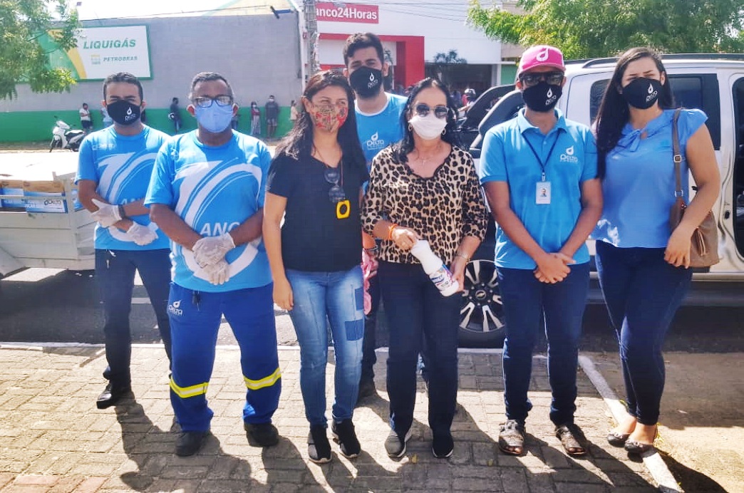 Empresário doa 3 mil litros de água sanitária para ações de desinfecção em bairros de Parnaíba Empresário doa 3 mil litros de água sanitária para ações de desinfecção em bairros de Parnaíba