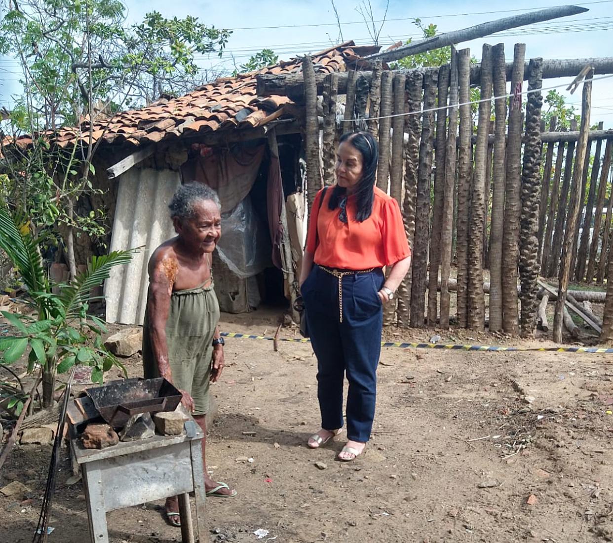 Secretária Adalgisa faz todos os esforços para retirar idosa de 75 anos de área de risco