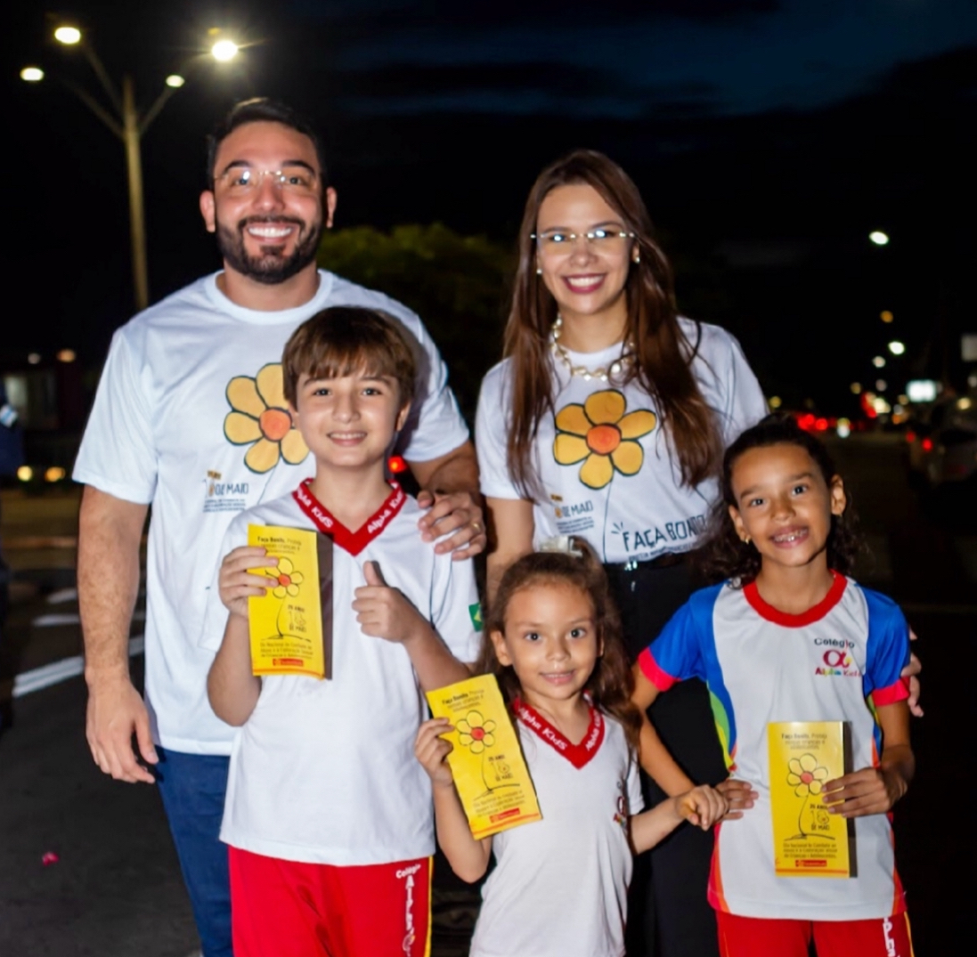 Prefeito Francisco Emanuel e Secretária Anália Priscilla realizam blitz educativa contra abuso e exploração sexual infantojuvenil em Parnaíba