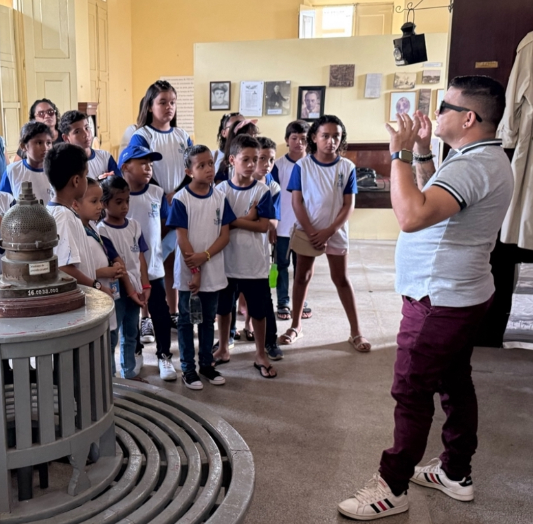 Secretaria Municipal de Educação leva estudantes para visitação a museus de Parnaíba