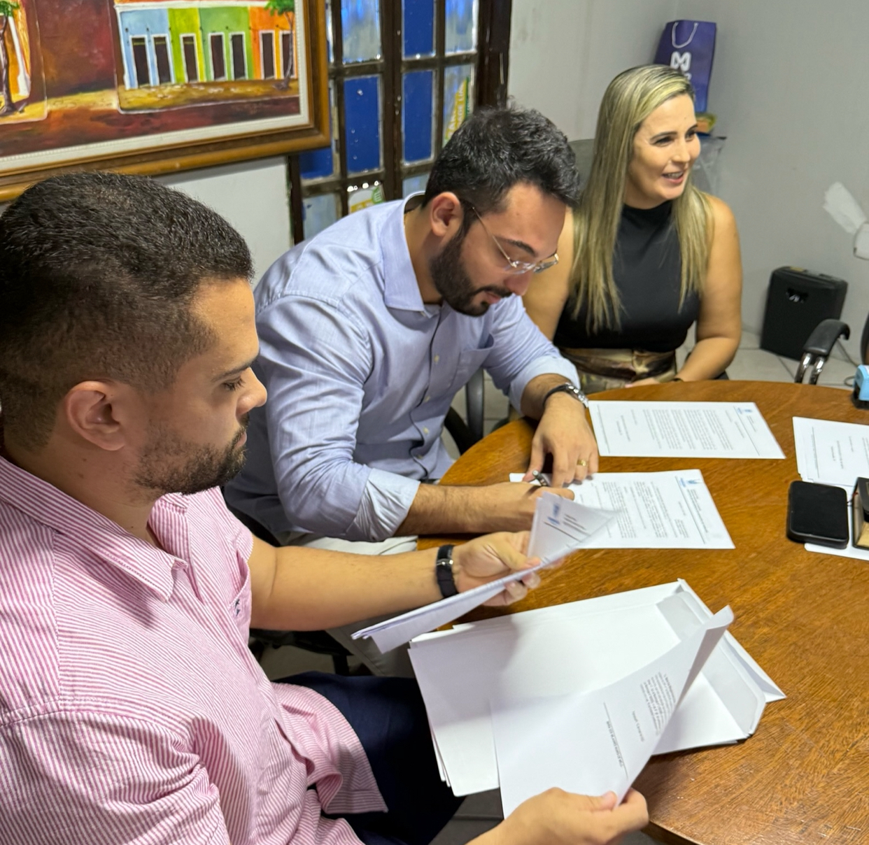 Prefeito Francisco Emanuel assina aposentadorias de servidores municipais de Parnaíba