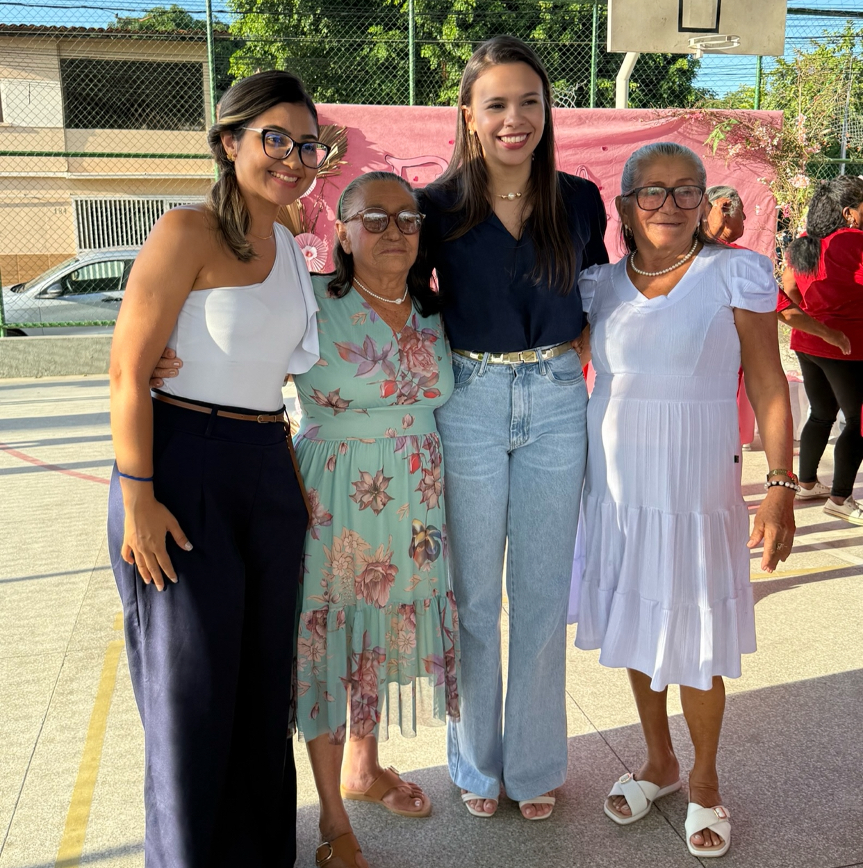 Com muita alegria e emoção, Secretária Anália Priscilla promove celebração às mães parnaibanas no CRAS Ilha Grande de Santa Isabel Com muita alegria e emoção, Secretária Anália Priscilla promove celebração às mães parnaibanas no CRAS Ilha Grande de Santa Isabel