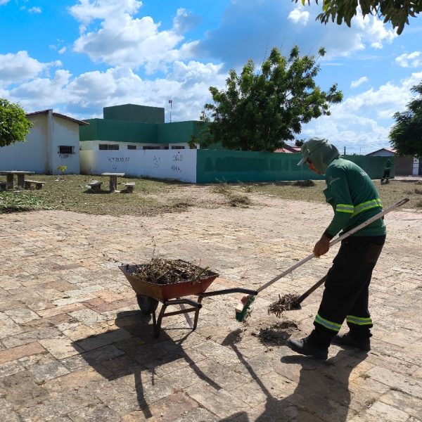 Prefeitura de Parnaíba avança nas ações de limpeza pública e zeladoria de vias e logradouros públicos no município