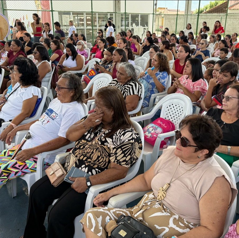 SEDESC promove confraternização em homenagem às mães no CRAS Piauí