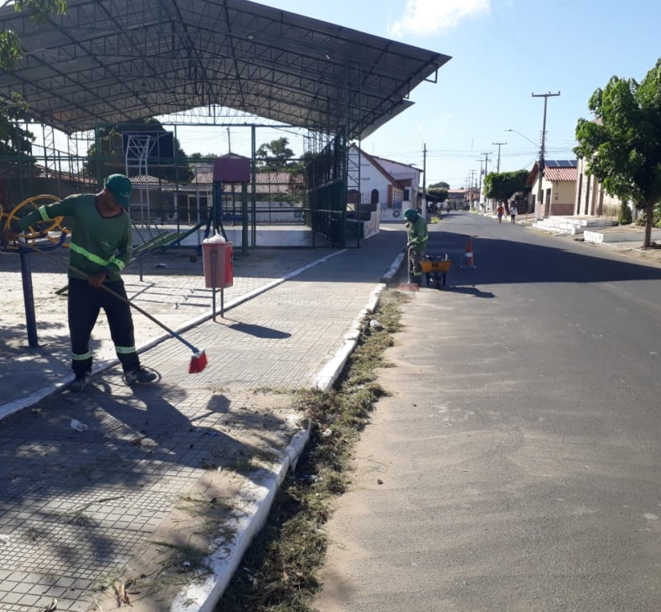 Prefeitura de Parnaíba realiza serviços de limpeza e zeladoria no Bairro São José