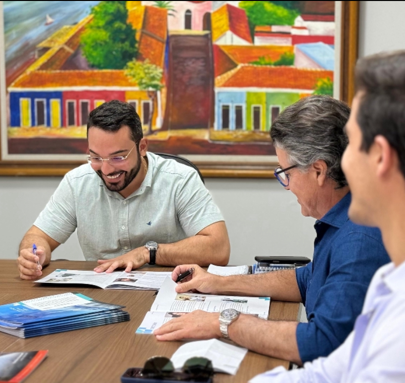Prefeito Francisco Emanuel e presidente do Hospital e Maternidade Marques Basto, Mirócles Véras, tratam de importantes ações de saúde para Parnaíba