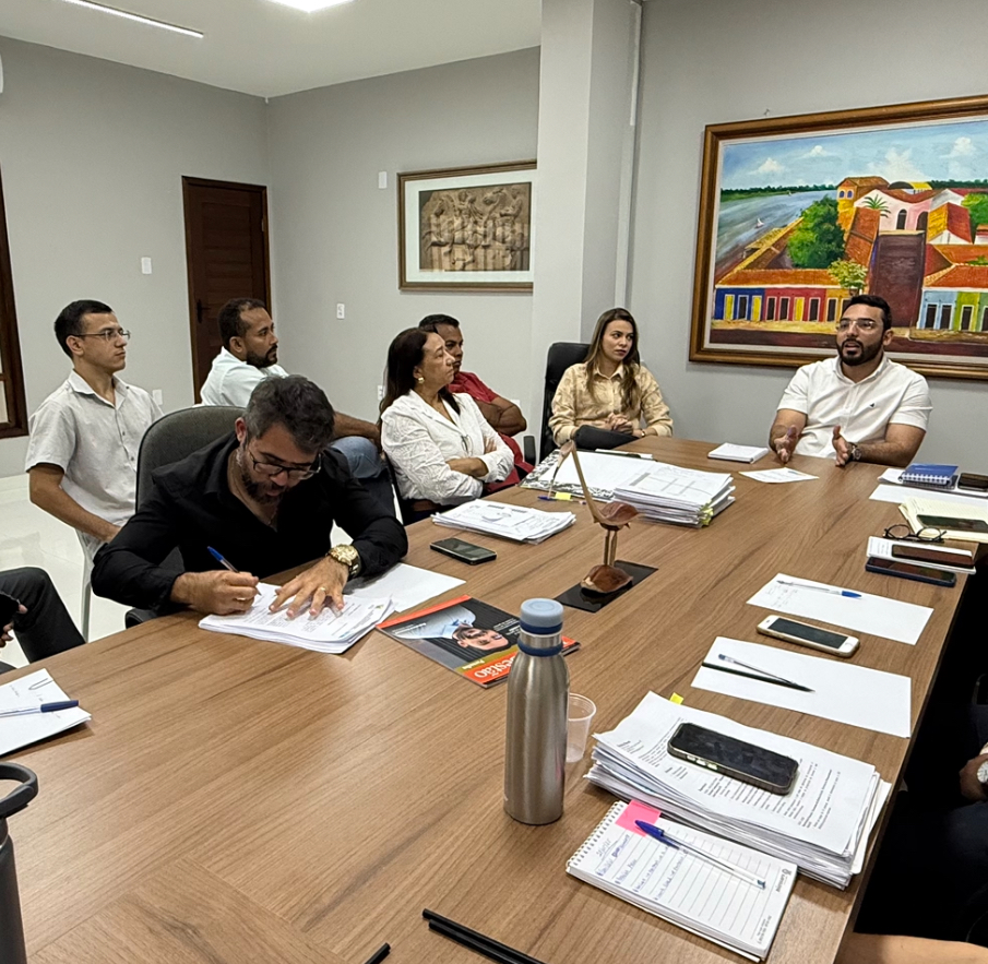 Prefeito Francisco Emanuel reúne secretariado para alinhar projetos e metas, e reforçar compromisso com o desenvolvimento de Parnaíba Prefeito Francisco Emanuel reúne secretariado para alinhar projetos e metas, e reforçar compromisso com o desenvolvimento de Parnaíba