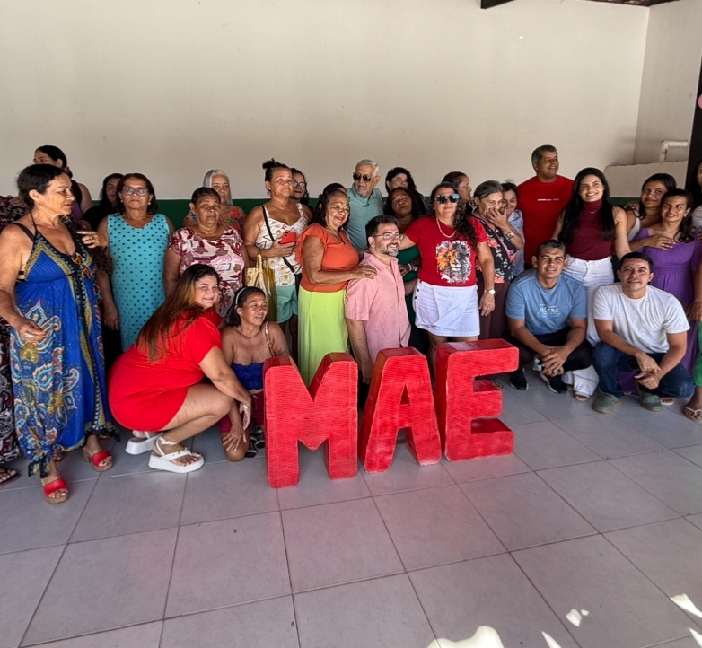 Superintendente de Saúde Mental de Parnaíba, Dr. Abreu Filho, realiza homenagens às mães no CAPS II
