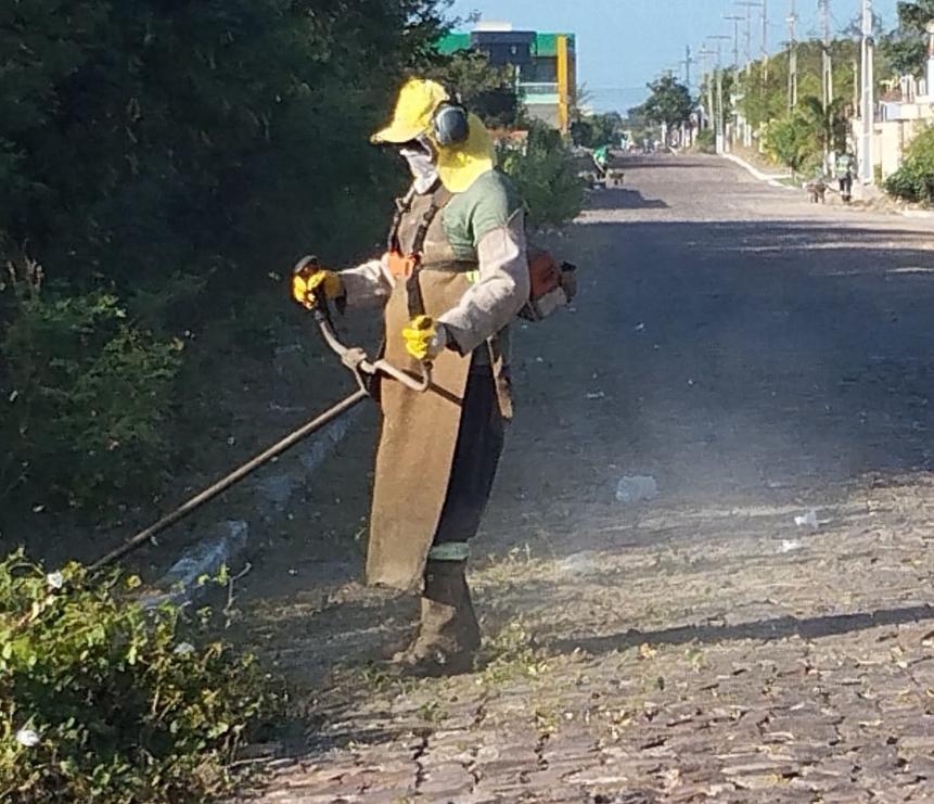 Prefeitura de Parnaíba intensifica limpeza e conservadoria na região do Bairro Reis Velloso