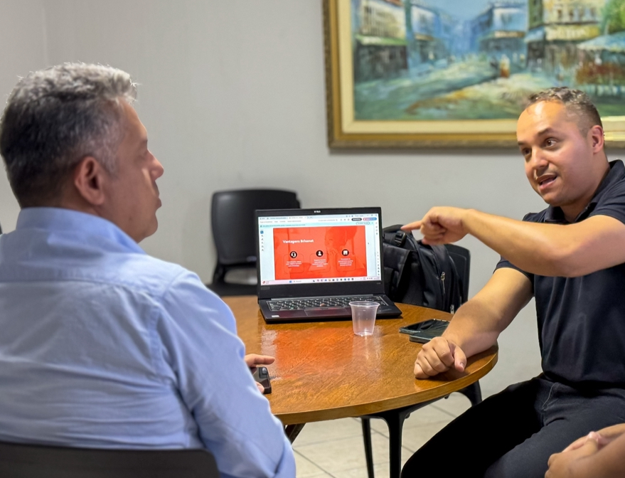 Empresa apresenta ao secretário de Governo de Parnaíba os benefícios da implantação da rede 5G em Parnaíba Empresa apresenta ao secretário de Governo de Parnaíba os benefícios da implantação da rede 5G em Parnaíba
