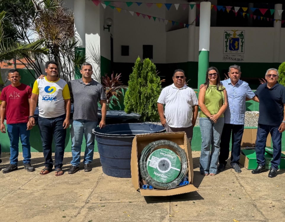 Trabalhadores rurais recebem kits de irrigação que vão melhorar produtividade agrícola em Parnaíba