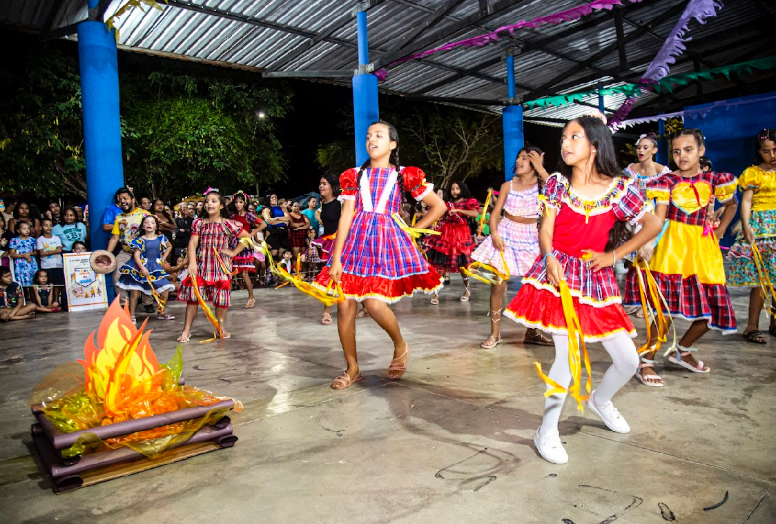 Ritmos, cores e magia das tradições juninas encantam moradores do Joaz Souza no São João do Povo 2025 Ritmos, cores e magia das tradições juninas encantam moradores do Joaz Souza no São João do Povo 2025