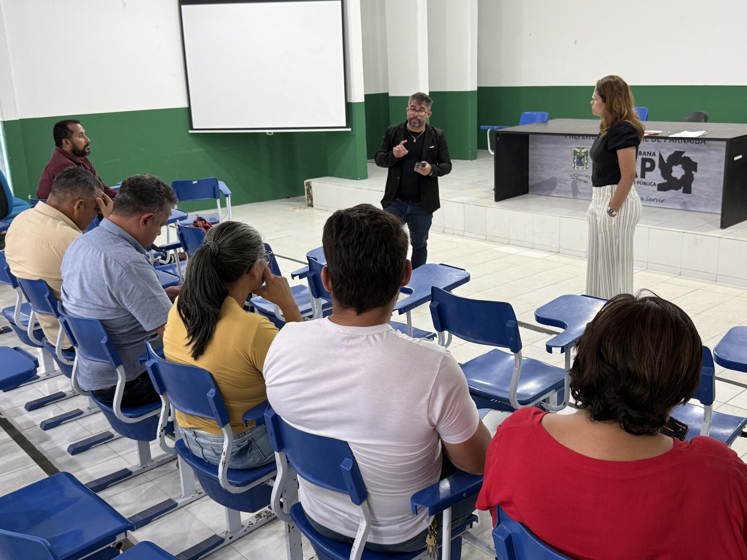 Secretário de Infraestrutura de Parnaíba, Iranildo Camapum, realiza reunião para a Conferência Municipal das Cidades Secretário de Infraestrutura de Parnaíba, Iranildo Camapum, realiza reunião para a Conferência Municipal das Cidades