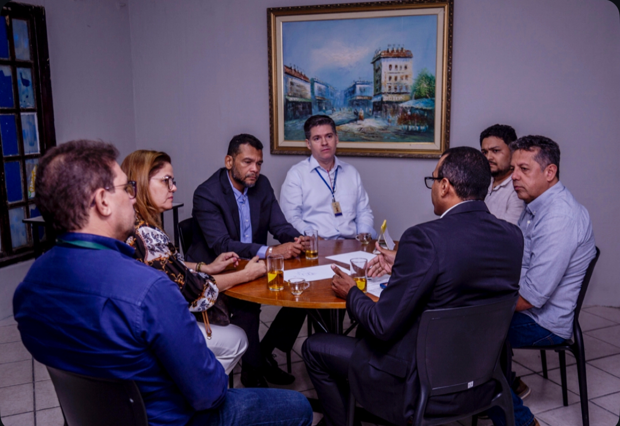 Diretor do Foro da Seção Judiciária do Piauí solicita ao prefeito Francisco Emanuel a doação de fração de terreno para ampliação da construção da nova sede da instituição em Parnaíba Diretor do Foro da Seção Judiciária do Piauí solicita ao prefeito Francisco Emanuel a doação de fração de terreno para ampliação da construção da nova sede da instituição em Parnaíba
