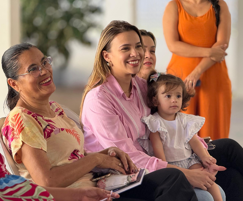 Secretária Anália Priscilla destaca que Projeto Momentos Mamãe&Bebê ajuda a cuidar da saúde das mulheres no período da gravidez Secretária Anália Priscilla destaca que Projeto Momentos Mamãe&Bebê ajuda a cuidar da saúde das mulheres no período da gravidez