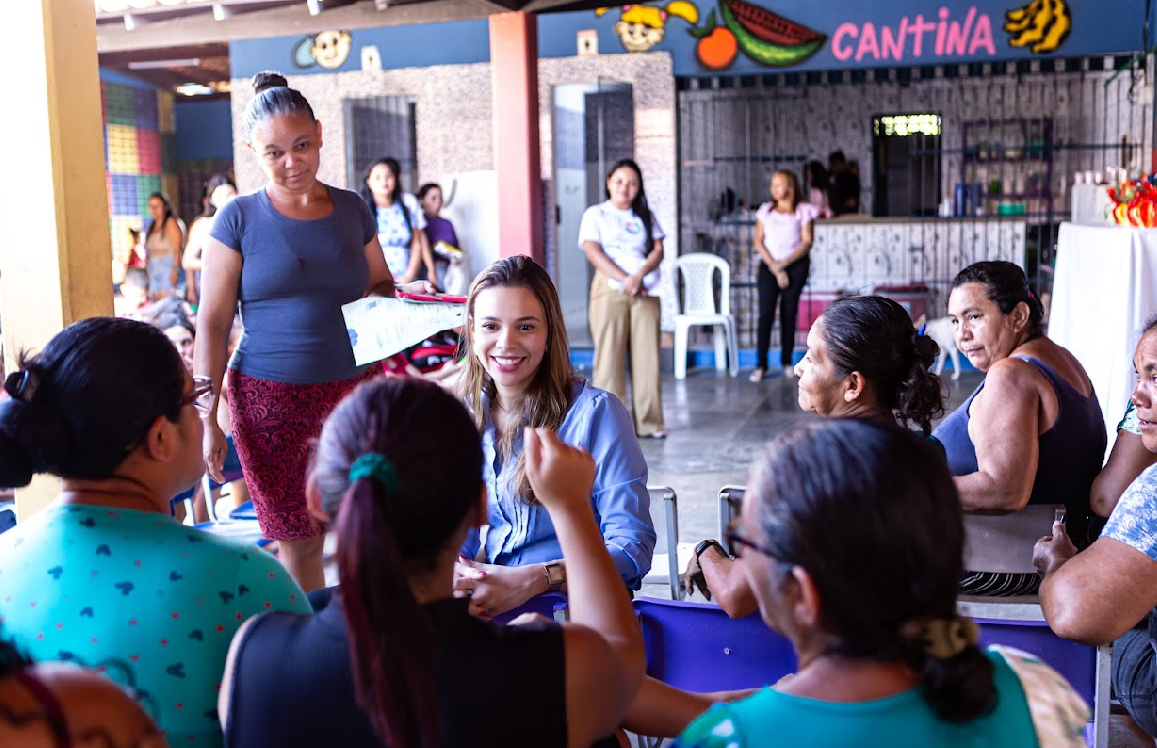 Prefeito Francisco Emanuel e secretária Anália Priscilla participam de ações sociais que beneficiam moradores do Assentamento Cajueiro Prefeito Francisco Emanuel e secretária Anália Priscilla participam de ações sociais que beneficiam moradores do Assentamento Cajueiro