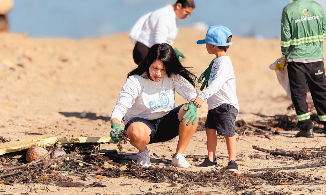 Prefeitura de Parnaíba e voluntários realizam mutirão de limpeza na Pedra do Sal
