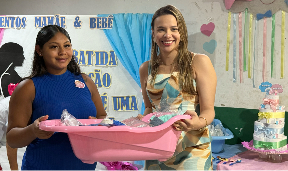 Secretária Anália Priscilla entrega kits de enxoval para gestantes no CRAS João XXIII