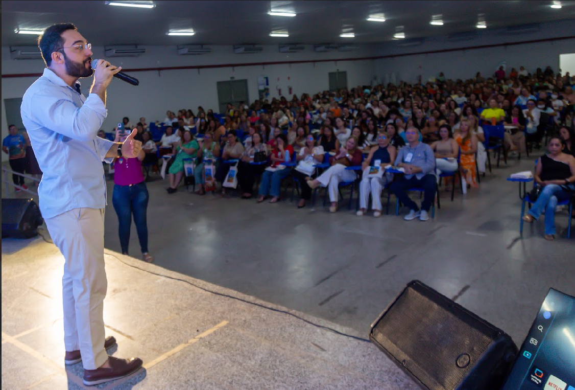 Prefeito Francisco Emanuel participa da abertura do I Encontro de Educação da Rede Municipal de Parnaíba Prefeito Francisco Emanuel participa da abertura do I Encontro de Educação da Rede Municipal de Parnaíba