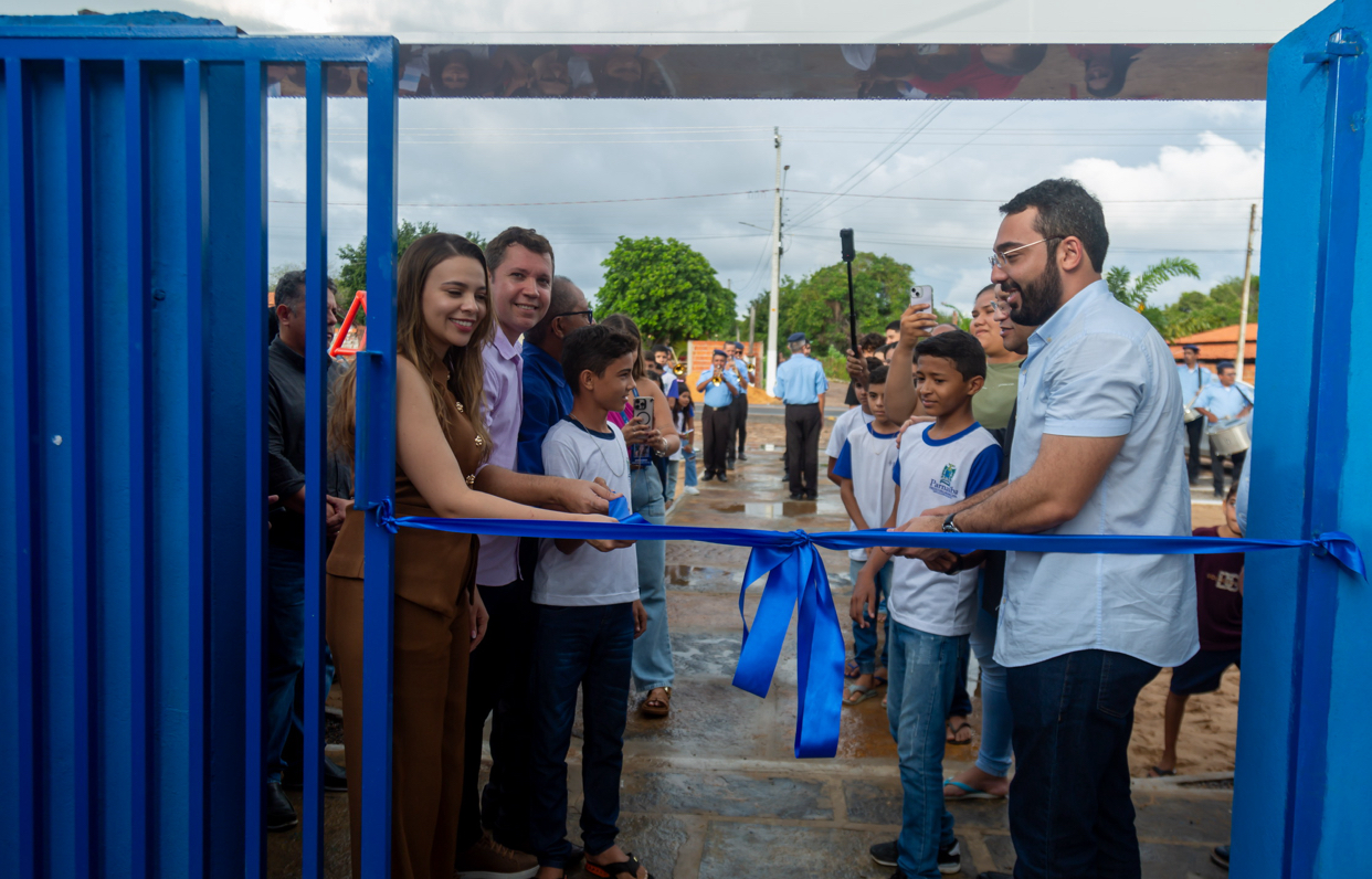 Prefeito Francisco Emanuel inicia inaugurações do aniversário de 181 anos de Parnaíba com entrega da nova quadra esportiva e reforma da Escola Municipal Isaías Pereira Galeno