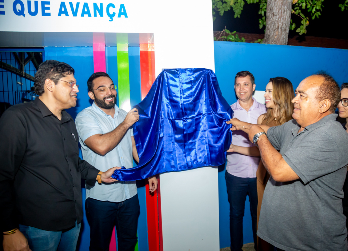 Prefeito Francisco Emanuel e Primeira-Dama Anália Priscilla entregam nova quadra esportiva e reforma da Escola Municipal Borges Machado