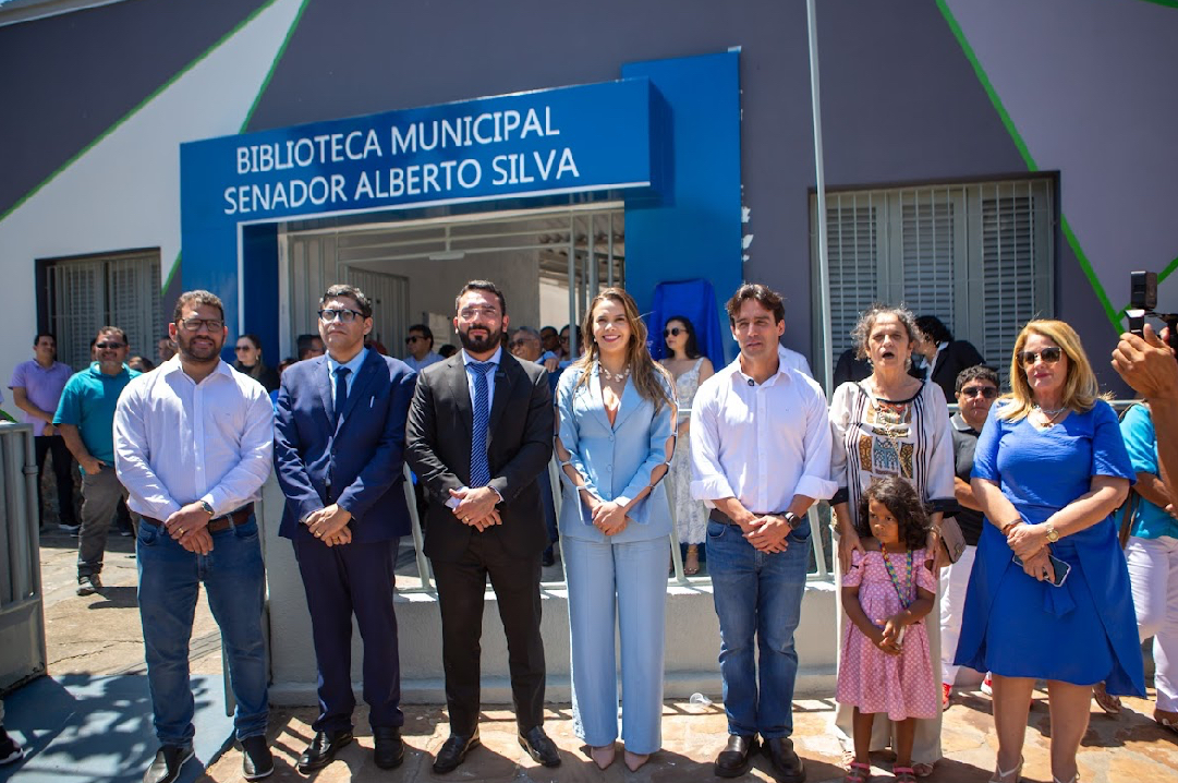 Prefeito Francisco Emanuel inaugura reforma e modernização da Biblioteca Municipal de Parnaíba e assina edital do Programa Minha casa Minha Vida para 427 habitações no município