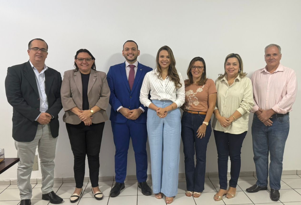 Primeira-Dama Anália Priscilla fortalece parcerias institucionais entre a Prefeitura de Parnaíba e a OAB-Parnaíba Primeira-Dama Anália Priscilla fortalece parcerias institucionais entre a Prefeitura de Parnaíba e a OAB-Parnaíba