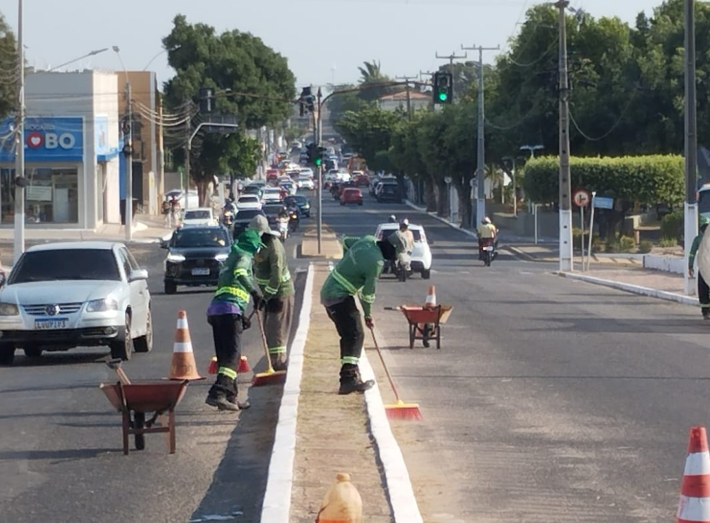 Prefeitura de Parnaíba reforça ações de limpeza pública e zeladoria no município