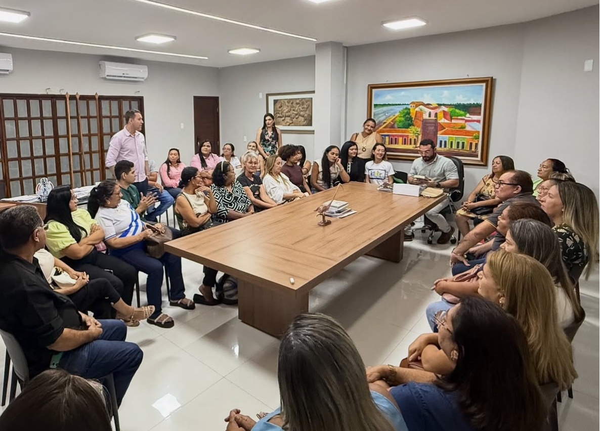 Gestores das escolas municipais agradecem Prefeito Francisco Emanuel pela valorização salarial, respeito e investimentos feitos na educação em Parnaíba