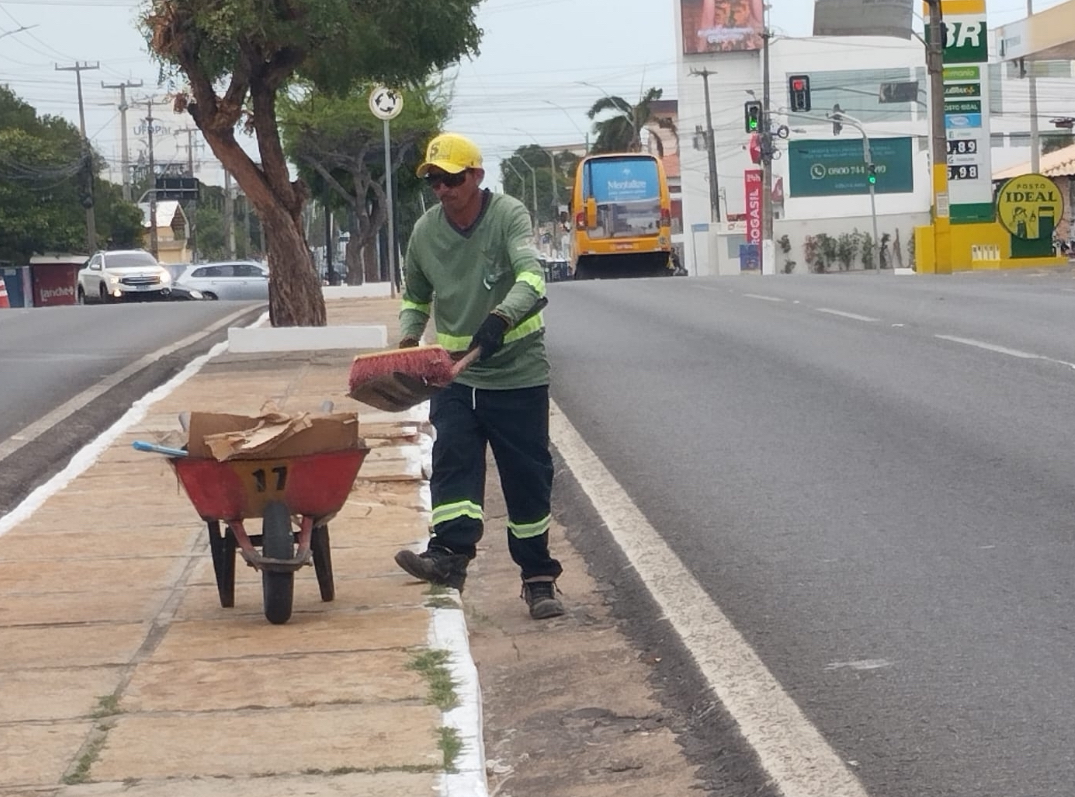 Prefeito Francisco Emanuel intensifica ações de limpeza em vias e logradouros públicos para as festividades de final de ano