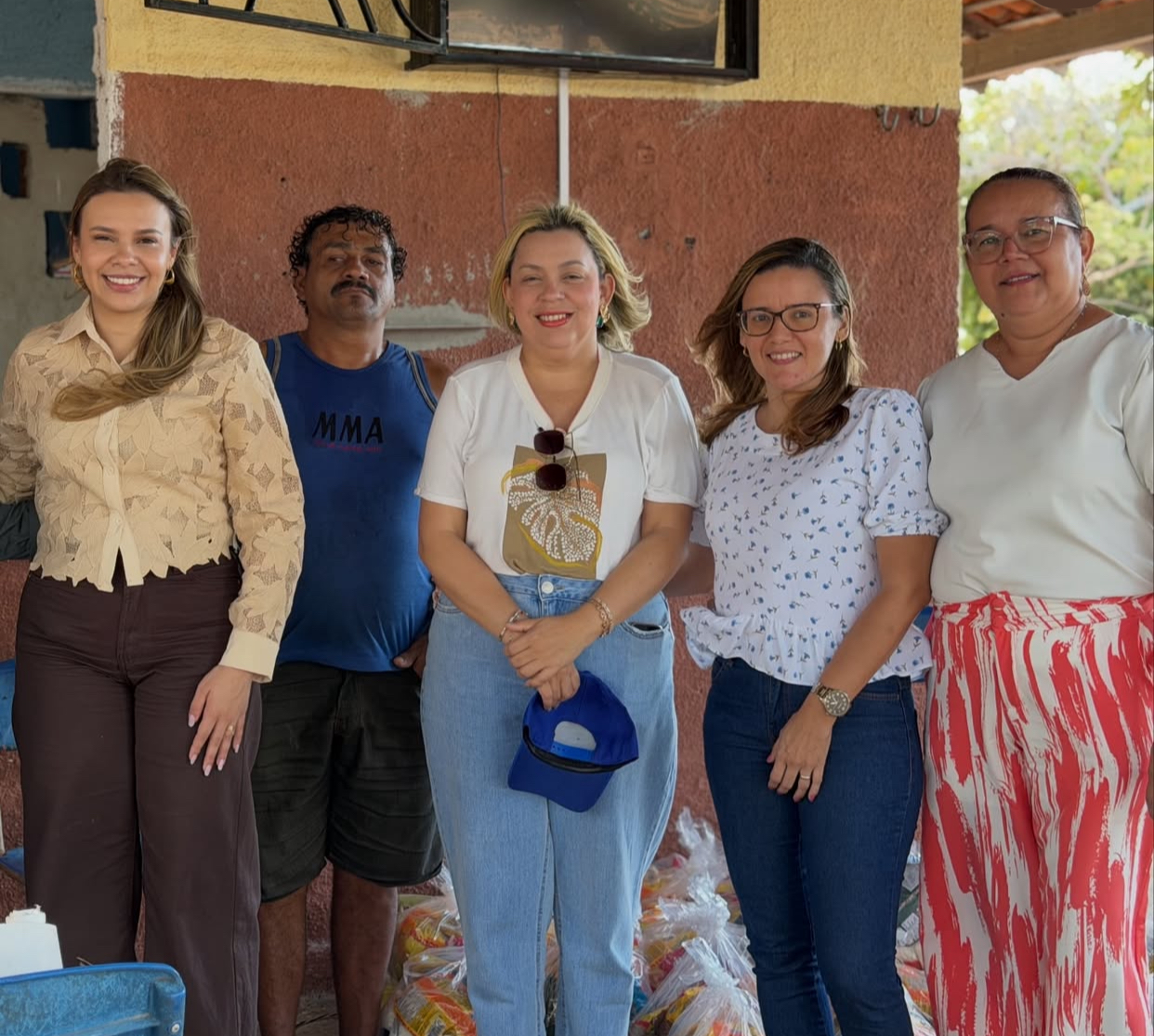 Primeira-Dama de Parnaíba, Anália Priscilla, leva ações da SEDESC ao povoado Rebentão e comunidade terapêutica Ágape em Parnaíba